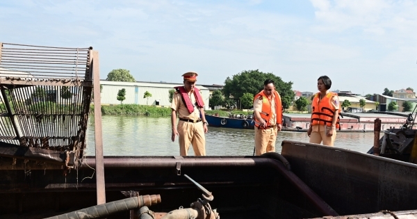 Hải Phòng: Bắt giữ tàu chở gần 1.000 m3 cát không rõ nguồn gốc