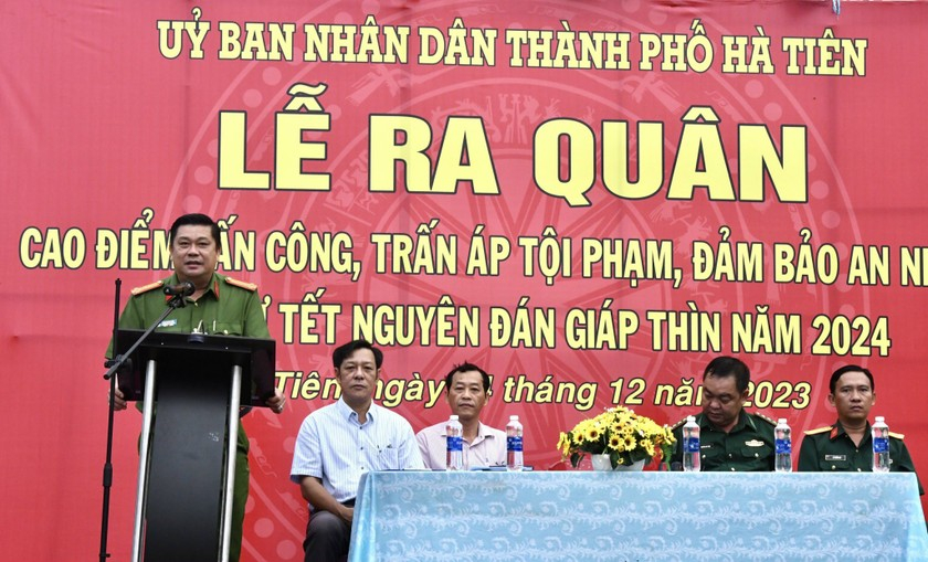 Thượng tá Lâm Minh Hiển - Trưởng Công an thành phố phát biểu hạ quyết tâm tấn công, trấn áp tội phạm, bảo đảm an ninh, trật tự Tết Nguyên đán Giáp Thìn 2024.