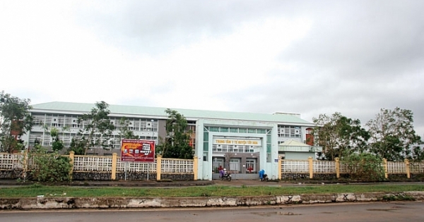 Bài 1 - Công ty thiết bị Y tế Hoàng Lâm và Trung tâm Y tế huyện Tây Hòa đã lập chứng từ khống