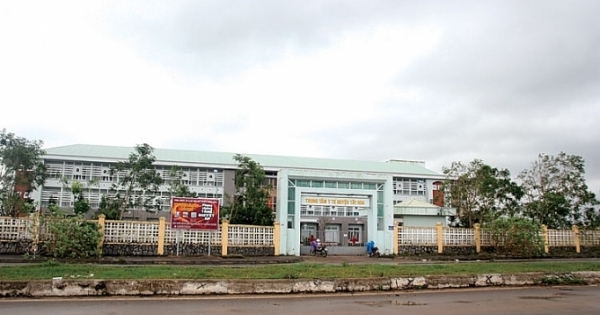 Bài 1 - Công ty thiết bị Y tế Hoàng Lâm và Trung tâm Y tế huyện Tây Hòa đã lập chứng từ khống