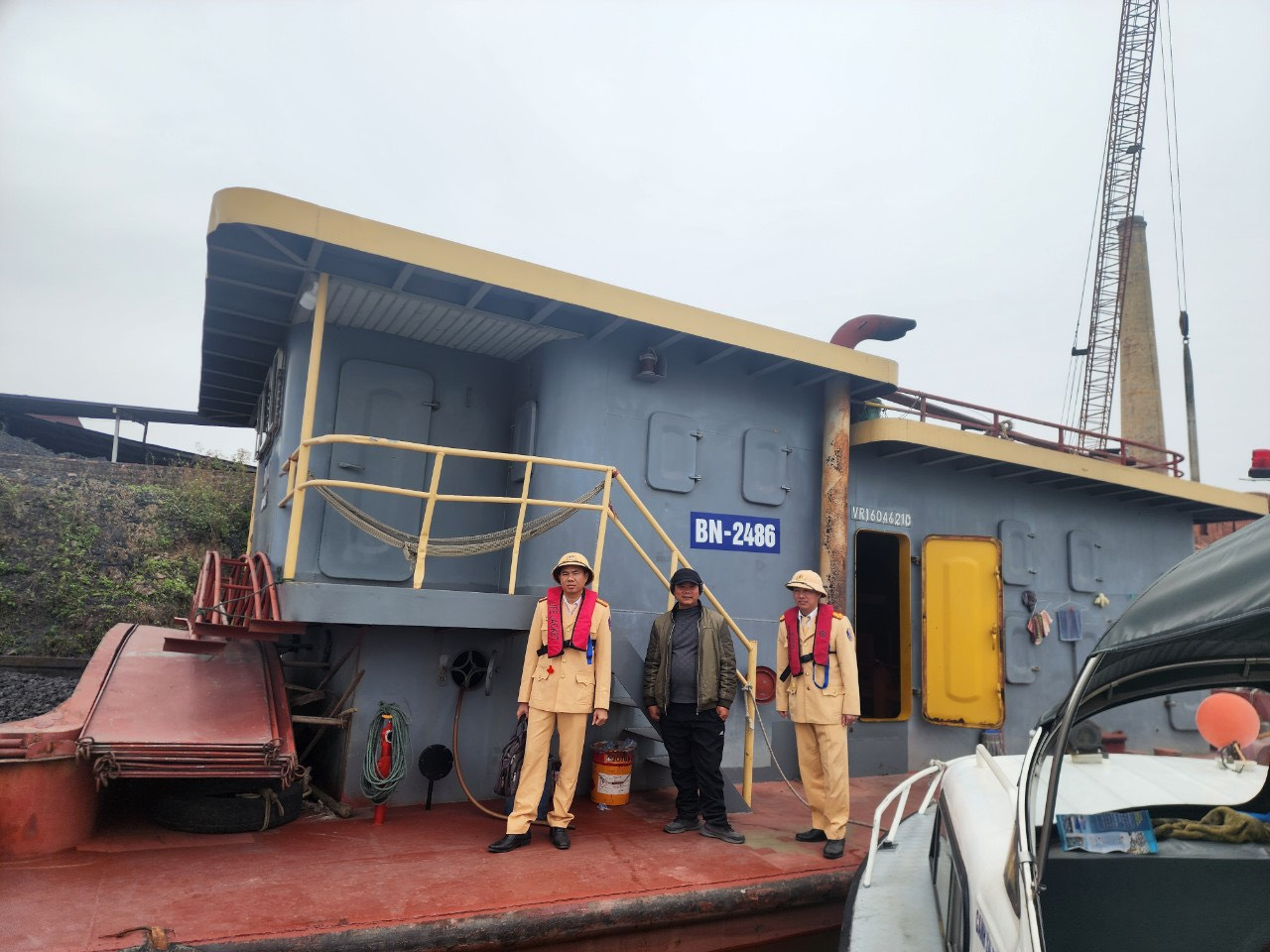 (Tổ công tác kiểm tra phương tiện vi phạm)