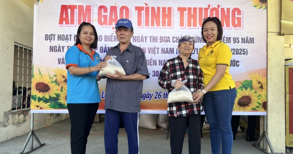 “ATM gạo” trao ân tình những ngày cuối năm