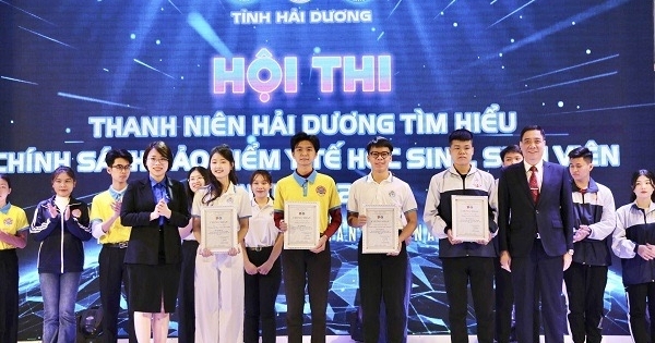 Hải Dương: Thanh niên tìm hiểu chính sách BHYT học sinh, sinh viên