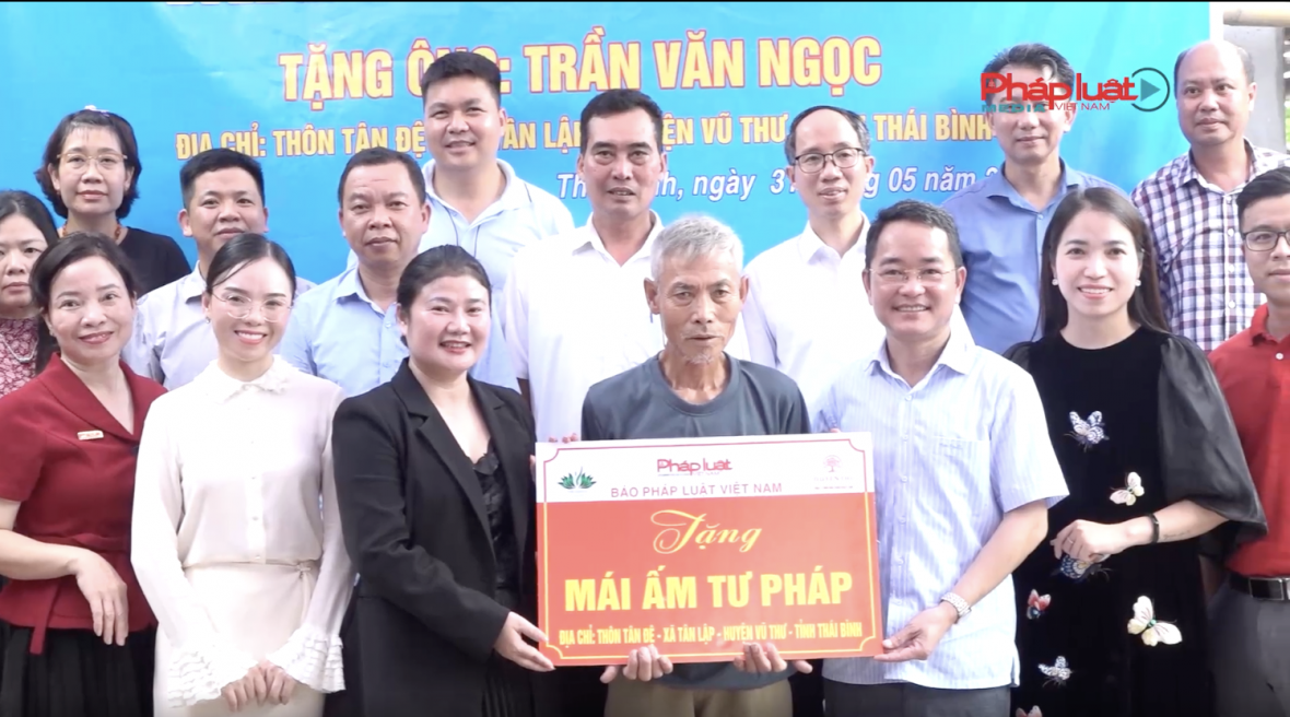 Thái Bình: Người dân xúc động cảm ơn báo Pháp luật Việt Nam vì được trao “Mái ấm Tư pháp”