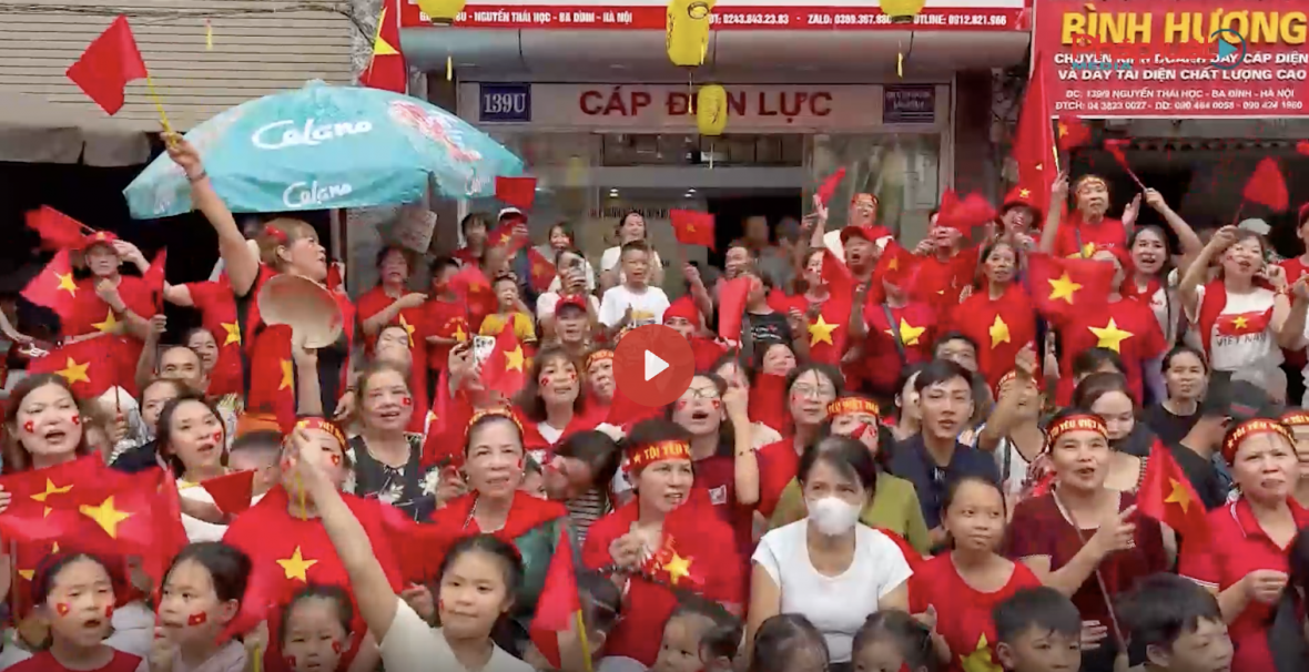 Không khí ngày hội trên phố Hùng Vương - Ba Đình: Cựu chiến binh và người dân nô nức đón chờ Tổng duyệt