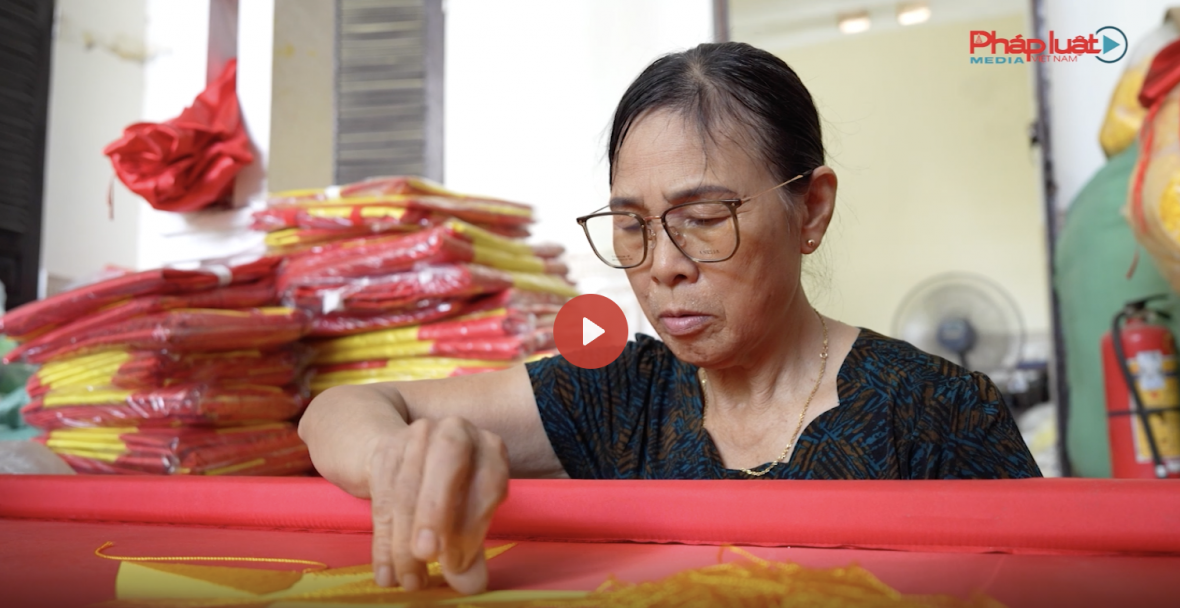 Lá cờ đỏ sao vàng – Niềm tự hào từ bàn tay người thợ làng Từ Vân