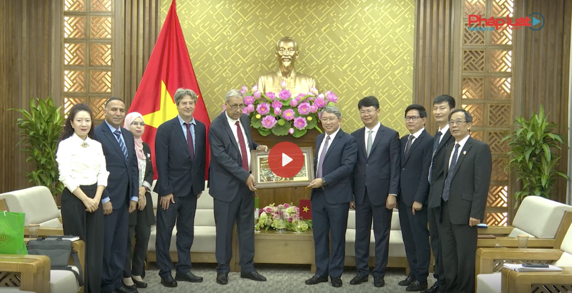 Bộ trưởng Nguyễn Hải Ninh tiếp Tổng Thư ký Bộ Tư pháp Algeria Mohamed Regaz