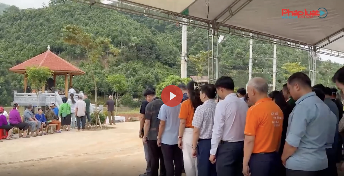 Nghẹn ngào lễ tưởng niệm các nạn nhân thiệt mạng trong trận lũ quét tại Làng Nủ