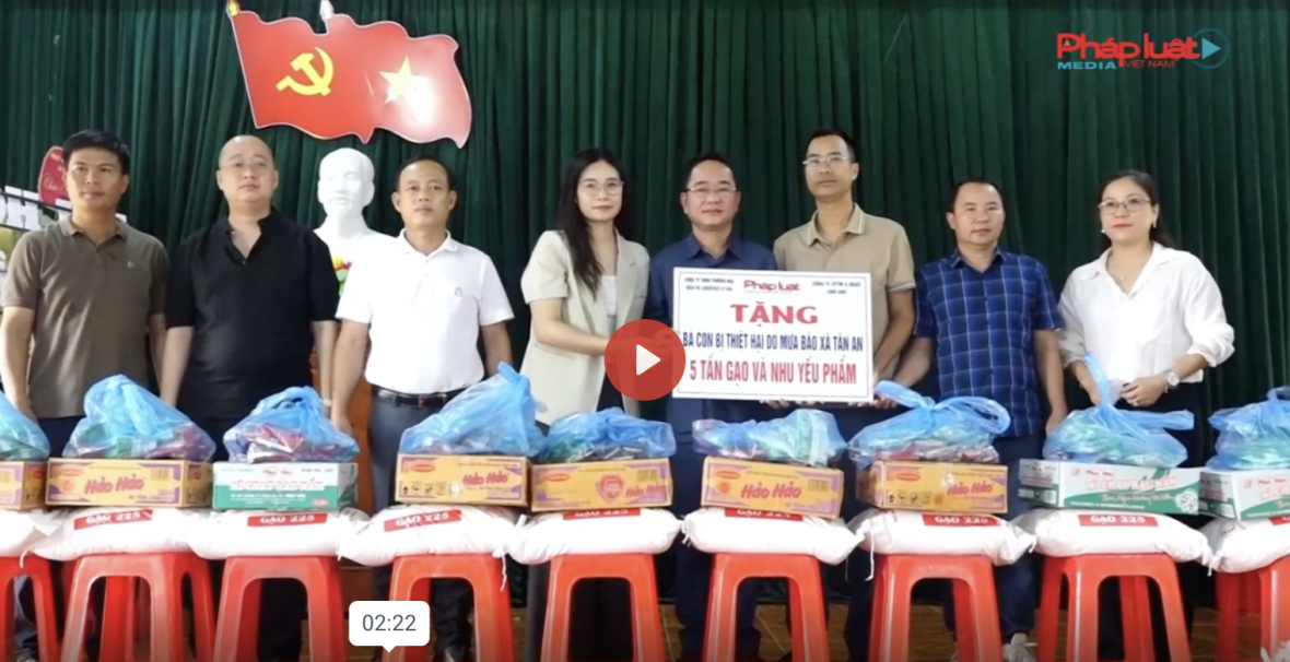 Báo Pháp luật Việt Nam chia sẻ yêu thương tới người dân Nghệ An