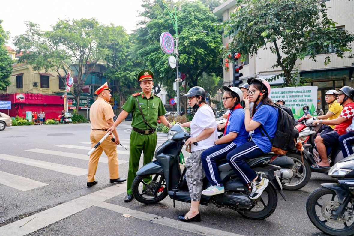 diem tin phap luat 2711 ha noi xu ly hon 3100 hoc sinh vi pham luat an toan giao thong