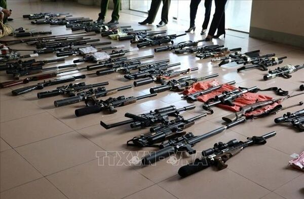 diem tin phap luat plus 2712 triet pha nhom doi tuong tang tru mua ban trai phep sung va 10000 vien dan