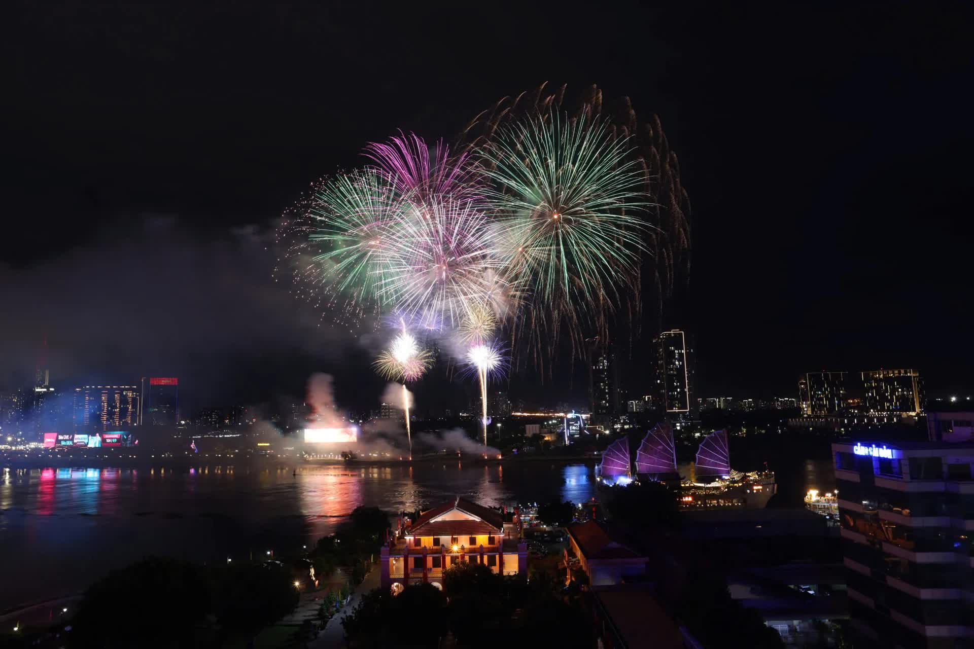 Bản tin tổng hợp 01/01/2026: Giao thừa 2026 – Khoảnh khắc cả nước cùng chung nhịp vui