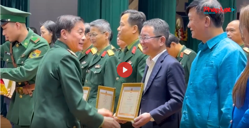 Báo Pháp luật Việt Nam nhận bằng khen của Bộ trưởng Bộ Quốc phòng