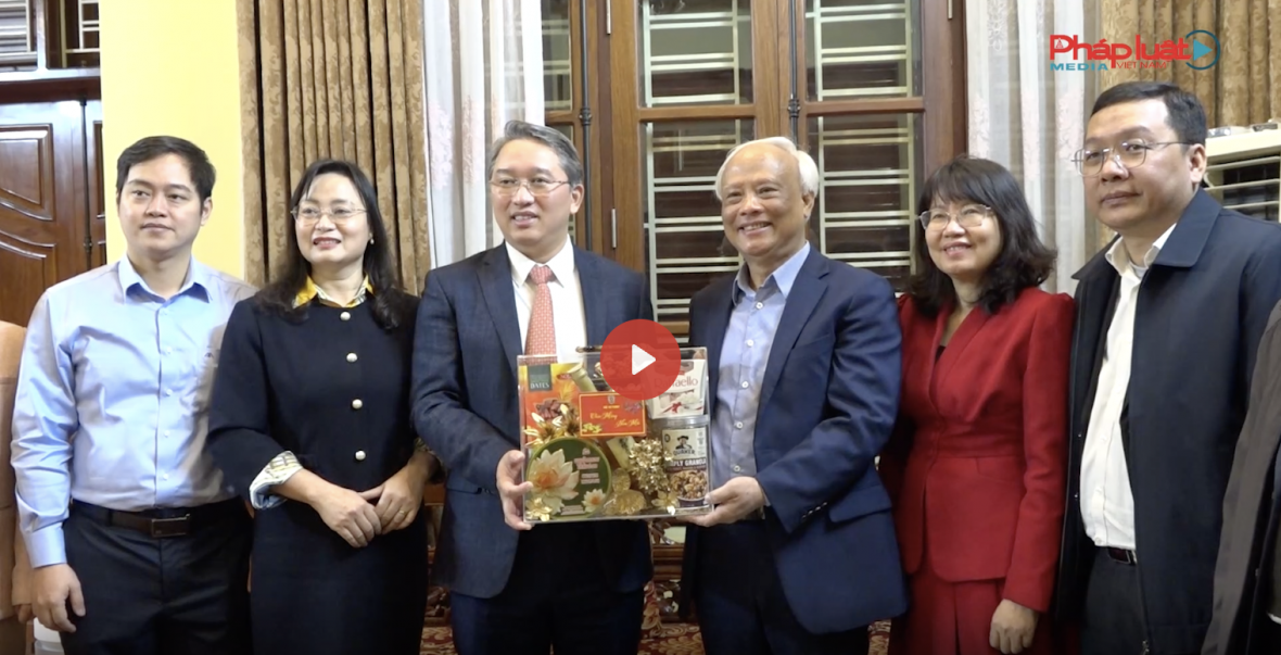 Thăm, chúc Tết gia đình các đồng chí nguyên lãnh đạo Bộ Tư pháp