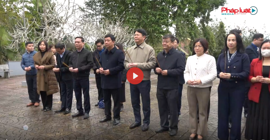 Thứ trưởng Nguyễn Thanh Tịnh dâng hương tại Khu di tích lịch sử của Bộ Tư pháp